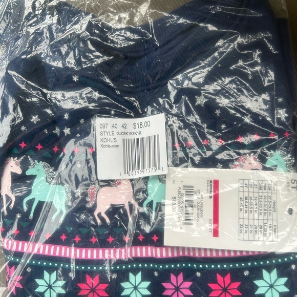 NWT bundle of 3 girls 5T clothes with two shirts and a pair of legging pants - Picture 4 of 9